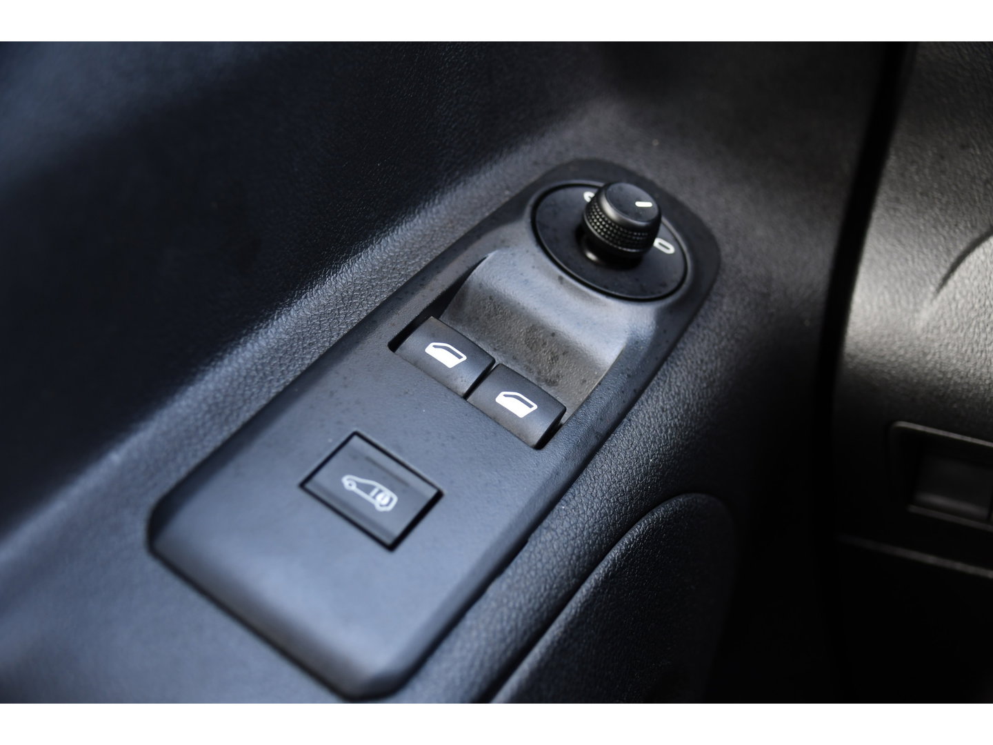 Peugeot Partner 1.5 BlueHDI PB Edition Camera, Cruise, Carplay, Multimedia, Sensoren, Airco, Uniek!