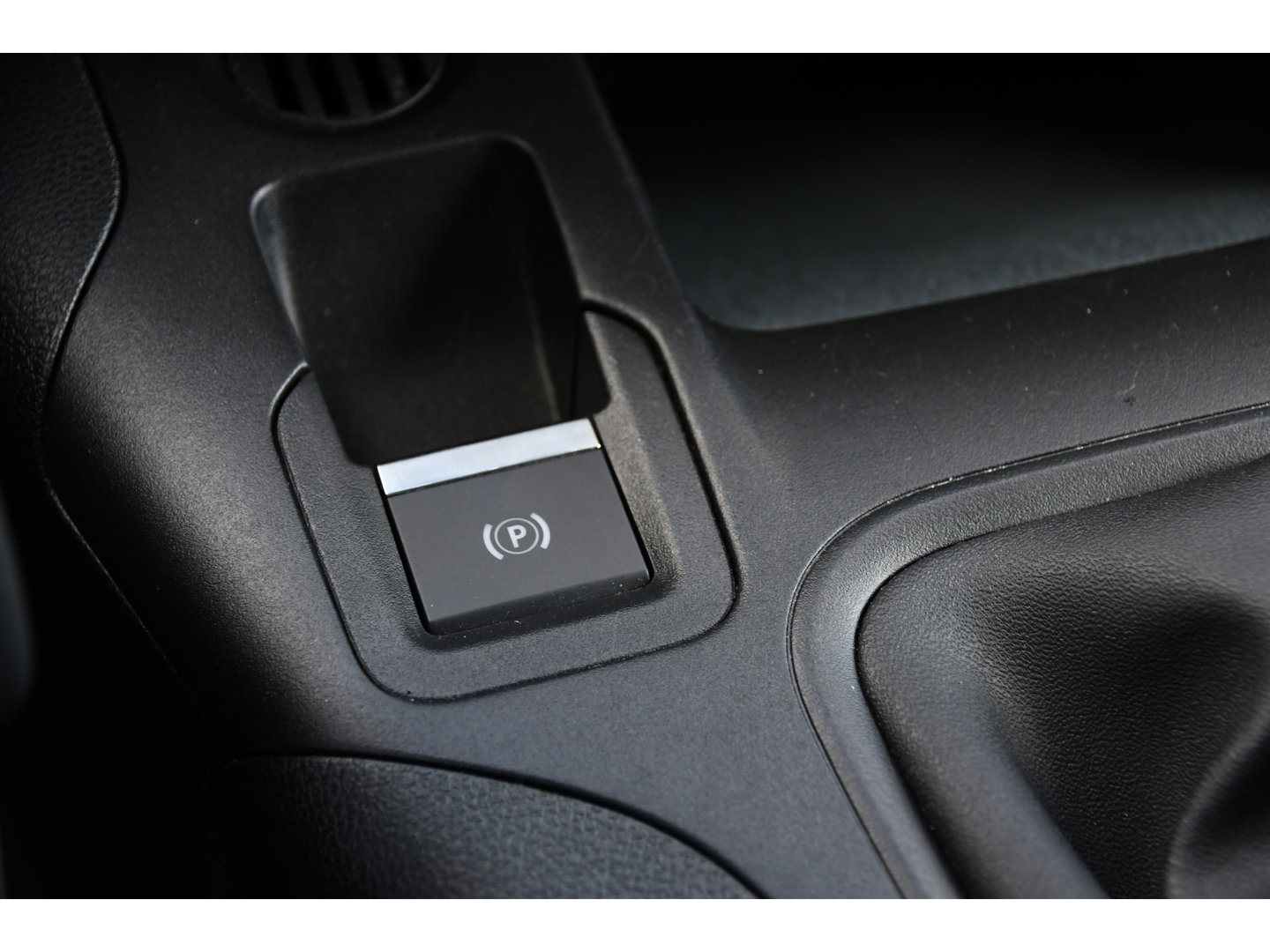 Peugeot Partner 1.5 BlueHDI PB Edition Camera, Cruise, Carplay, Multimedia, Sensoren, Airco, Uniek!