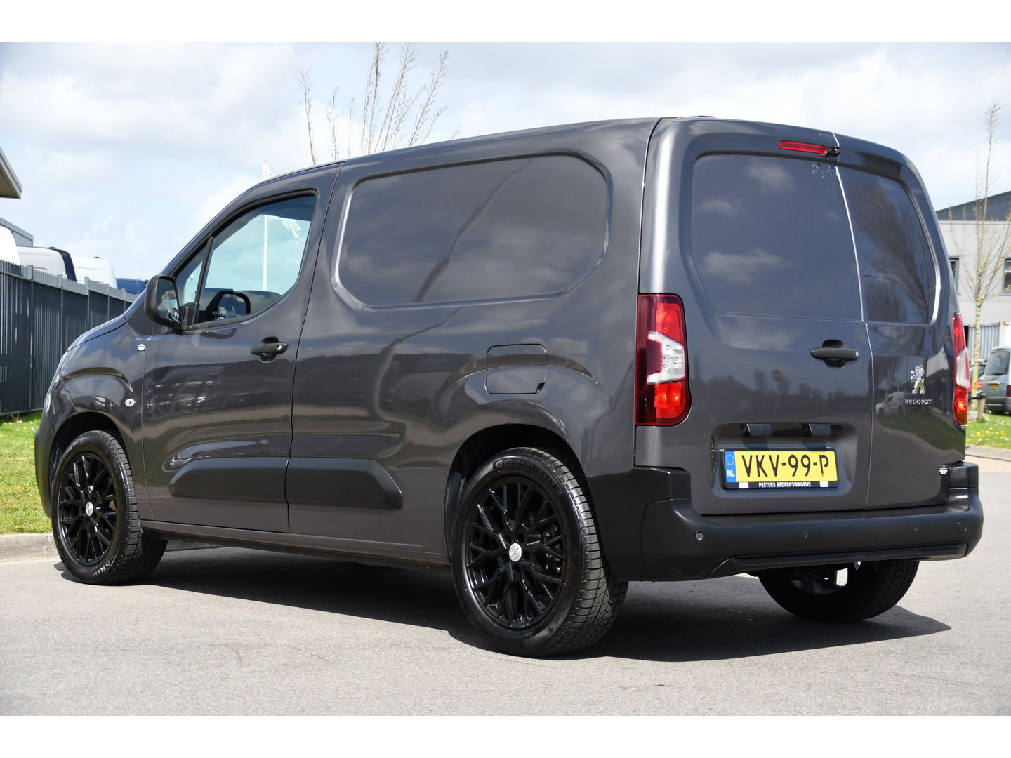 Peugeot Partner 1.5 BlueHDI PB Edition Camera, Cruise, Carplay, Multimedia, Sensoren, Airco, Uniek!