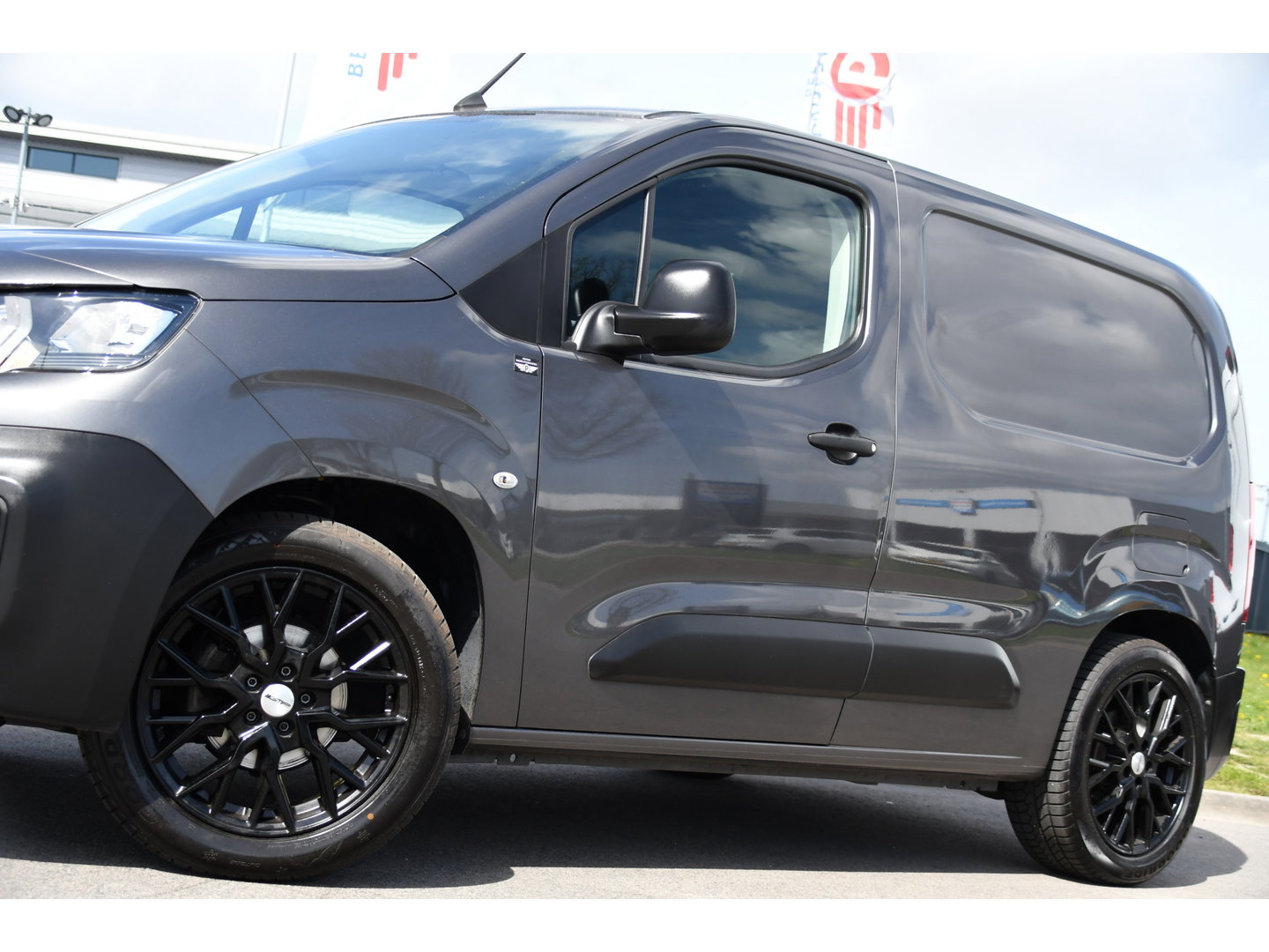 Peugeot Partner 1.5 BlueHDI PB Edition Camera, Cruise, Carplay, Multimedia, Sensoren, Airco, Uniek!