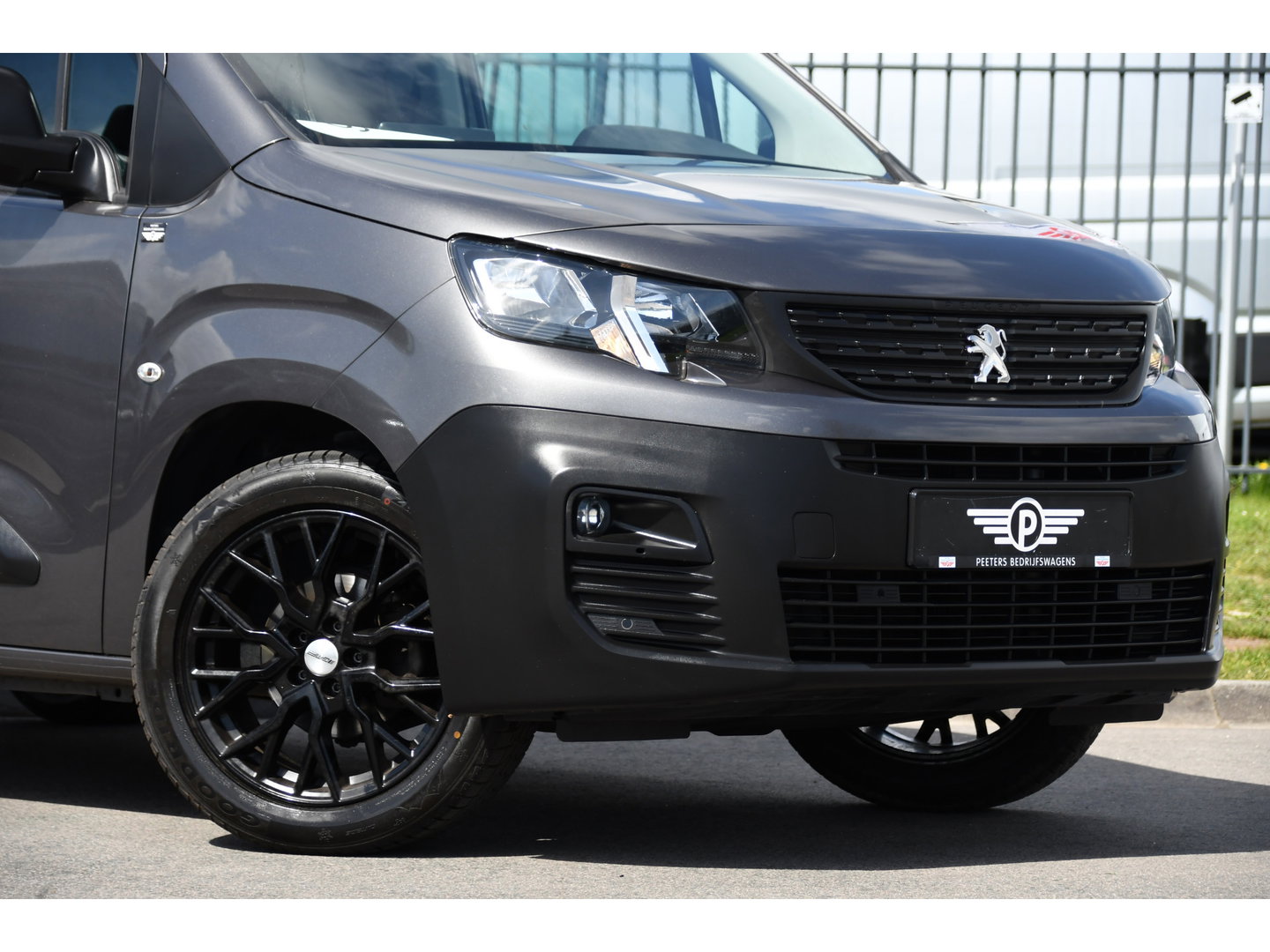 Peugeot Partner 1.5 BlueHDI PB Edition Camera, Cruise, Carplay, Multimedia, Sensoren, Airco, Uniek!