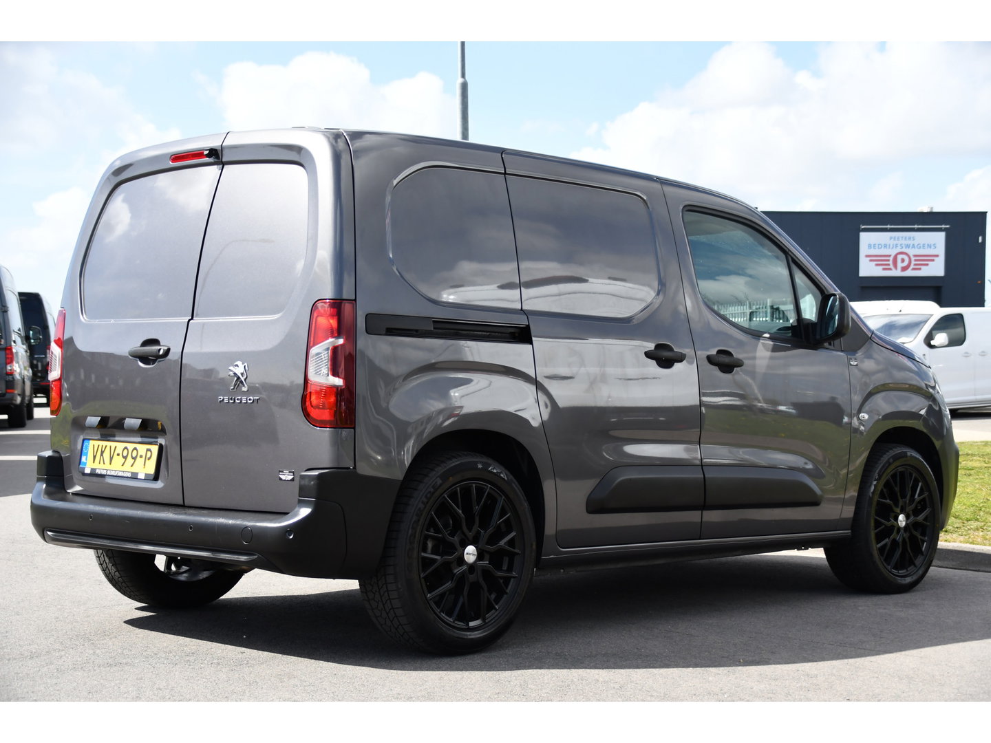 Peugeot Partner 1.5 BlueHDI PB Edition Camera, Cruise, Carplay, Multimedia, Sensoren, Airco, Uniek!