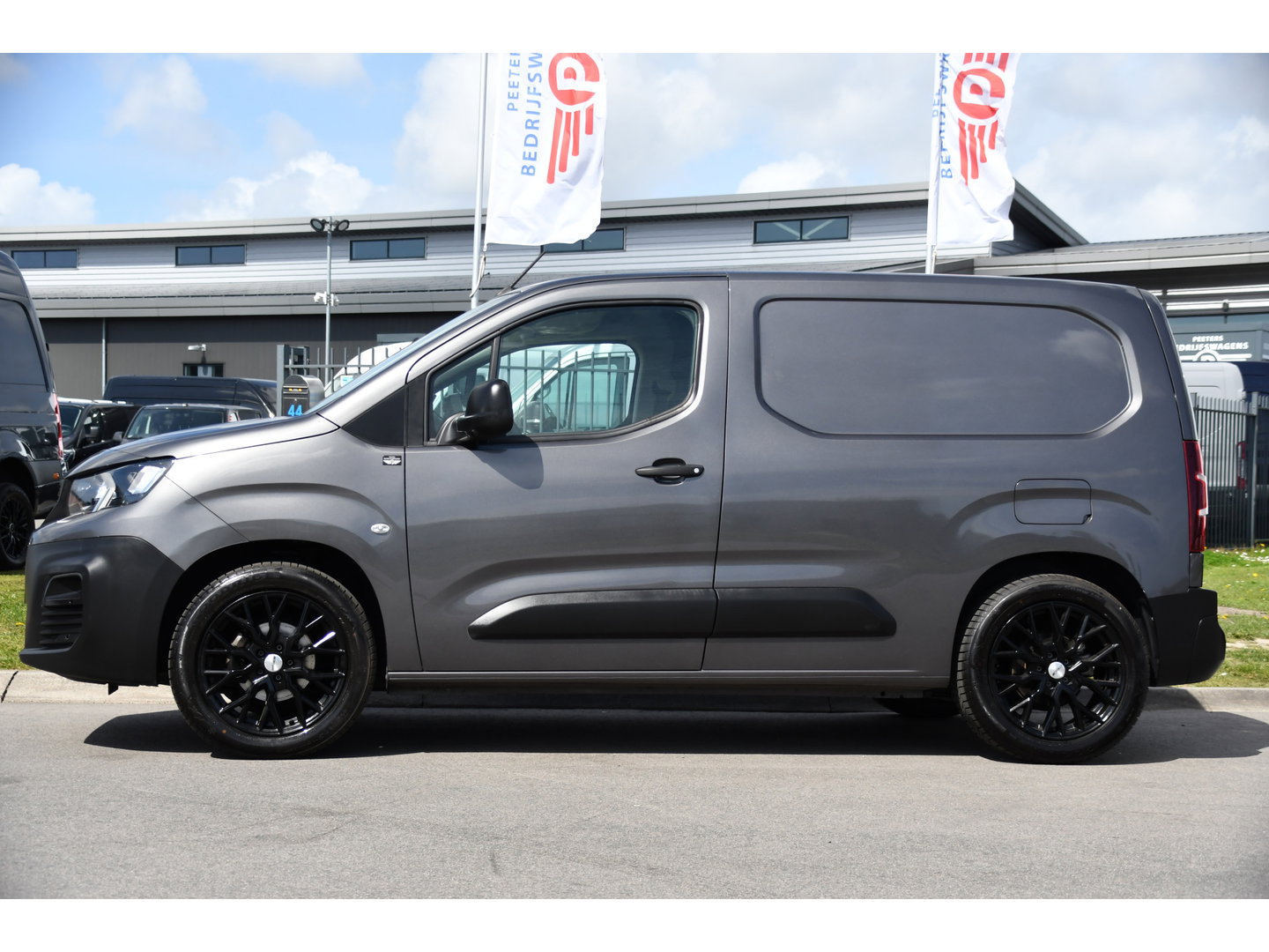 Peugeot Partner 1.5 BlueHDI PB Edition Camera, Cruise, Carplay, Multimedia, Sensoren, Airco, Uniek!