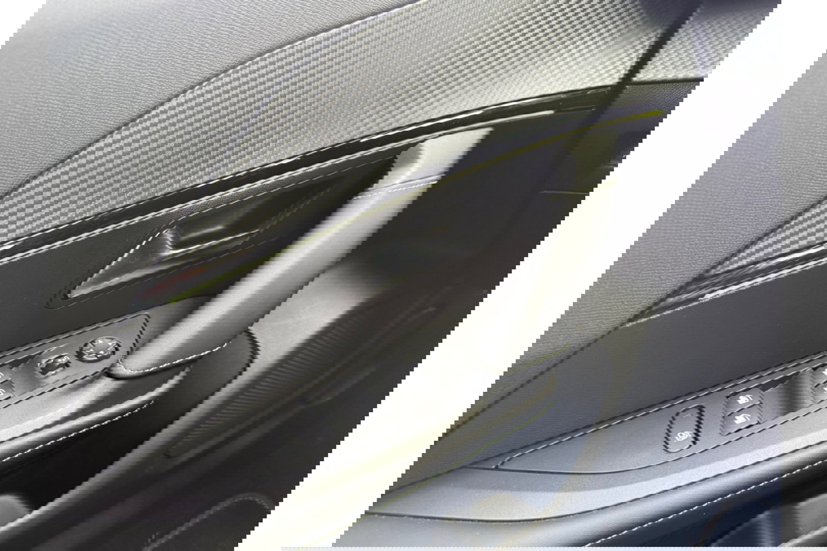 Peugeot 2008 1.2 PT GT-LINE 130PK AUTOMAAT LMV NAVI PDC-CAMERA