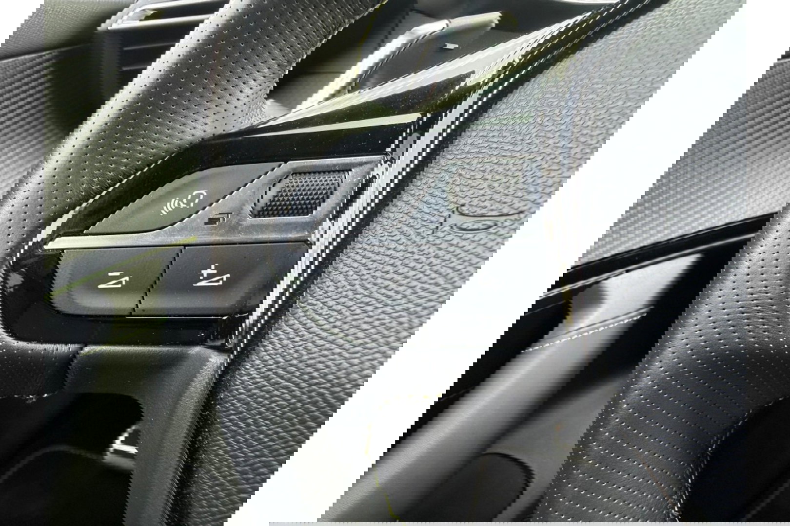 Peugeot 2008 1.2 PT GT-LINE 130PK AUTOMAAT LMV NAVI PDC-CAMERA