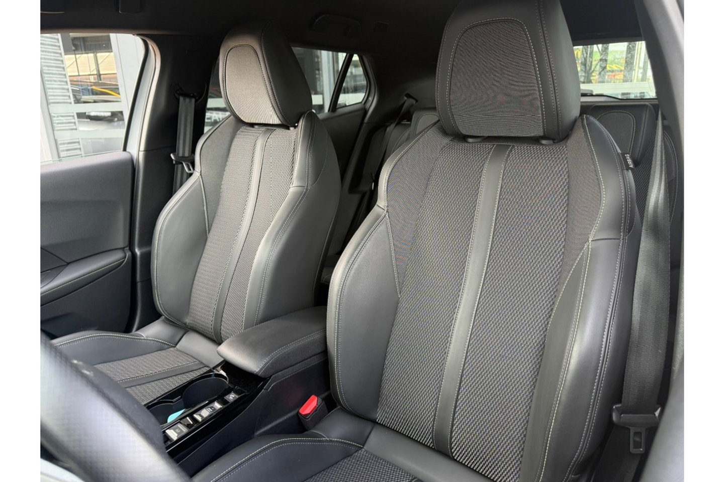 Peugeot 2008 1.2 PT GT-LINE 130PK AUTOMAAT LMV NAVI PDC-CAMERA