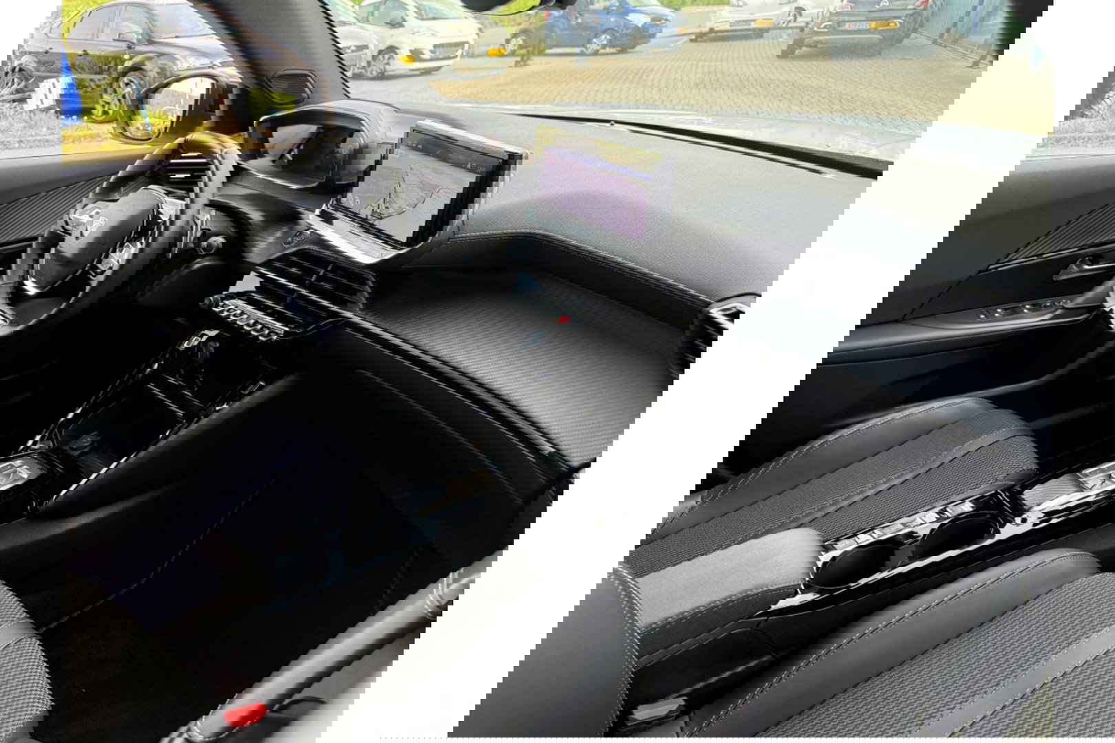 Peugeot 2008 1.2 PT GT-LINE 130PK AUTOMAAT LMV NAVI PDC-CAMERA