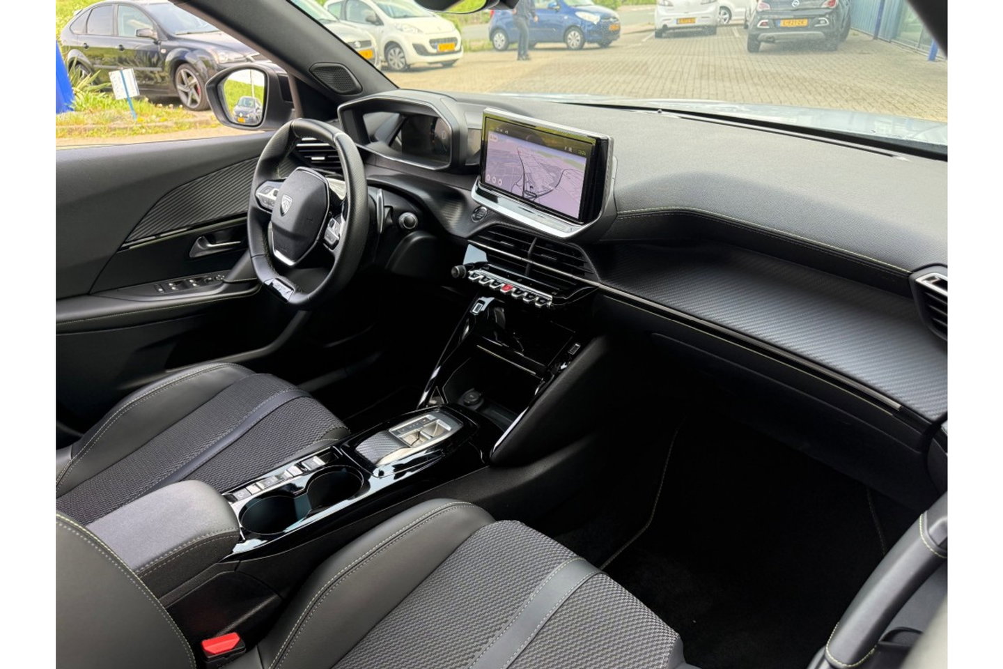 Peugeot 2008 1.2 PT GT-LINE 130PK AUTOMAAT LMV NAVI PDC-CAMERA