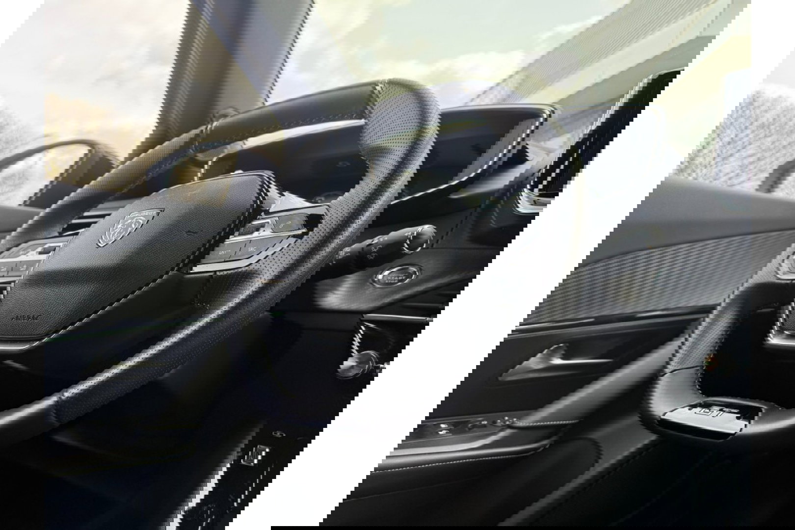 Peugeot 2008 1.2 PT GT-LINE 130PK AUTOMAAT LMV NAVI PDC-CAMERA