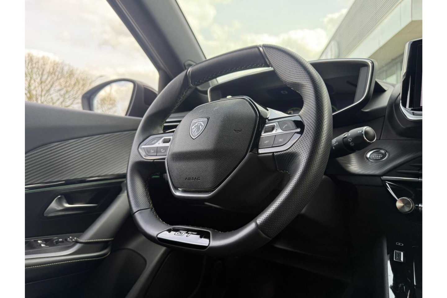 Peugeot 2008 1.2 PT GT-LINE 130PK AUTOMAAT LMV NAVI PDC-CAMERA