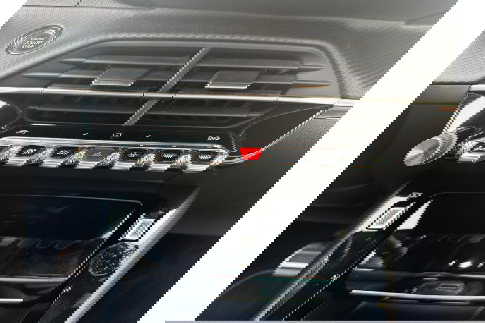 Peugeot 2008 1.2 PT GT-LINE 130PK AUTOMAAT LMV NAVI PDC-CAMERA