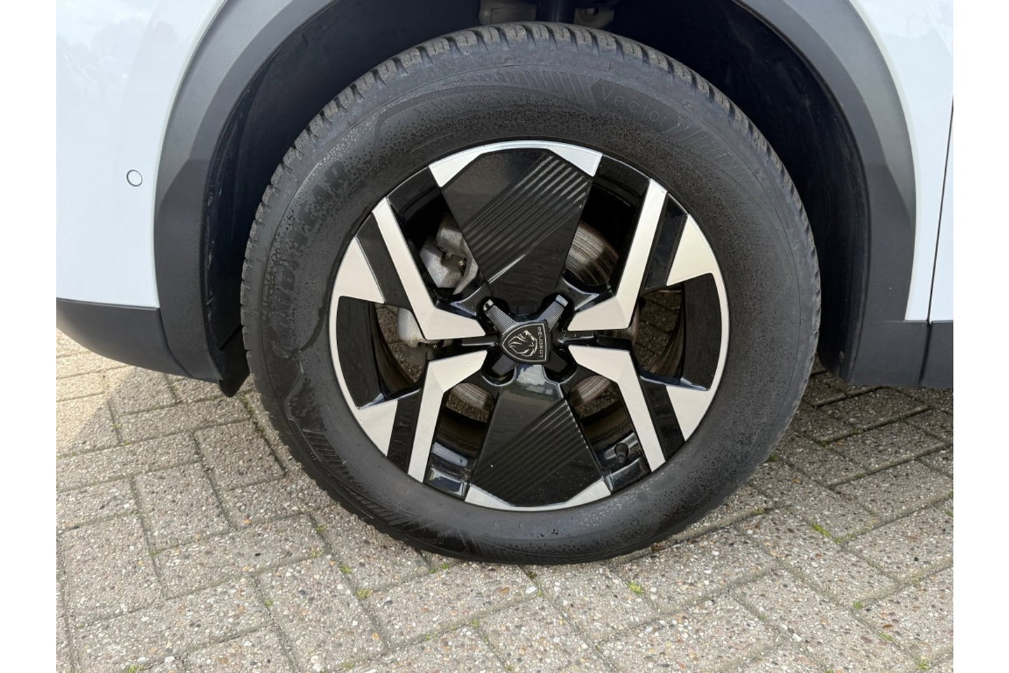 Peugeot 2008 1.2 PT GT-LINE 130PK AUTOMAAT LMV NAVI PDC-CAMERA