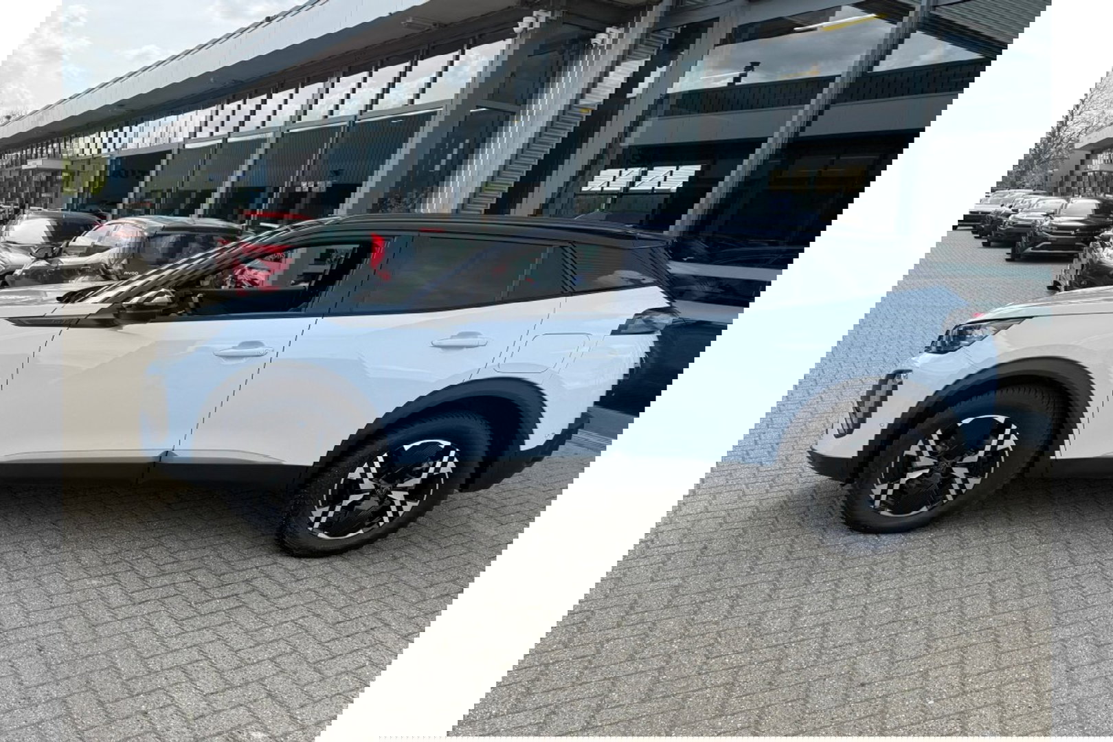 Peugeot 2008 1.2 PT GT-LINE 130PK AUTOMAAT LMV NAVI PDC-CAMERA