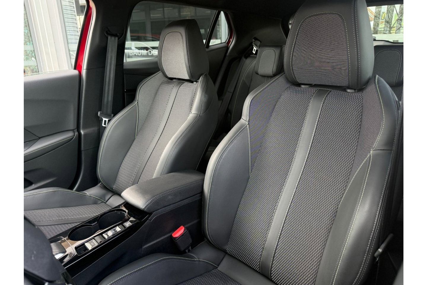 Peugeot 2008 1.2 PURETECH GT PACK AIRCO NAVI PDC-CAMERA.