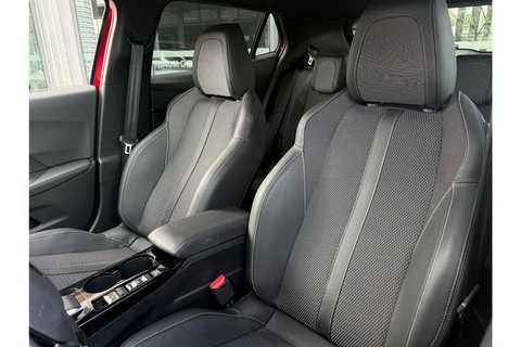 Peugeot 2008 1.2 PURETECH GT PACK AIRCO NAVI PDC-CAMERA.