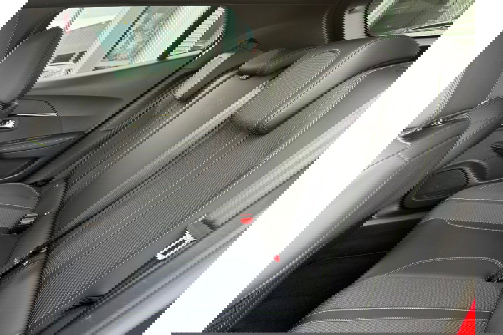 Peugeot 2008 1.2 PURETECH GT PACK AIRCO NAVI PDC-CAMERA.