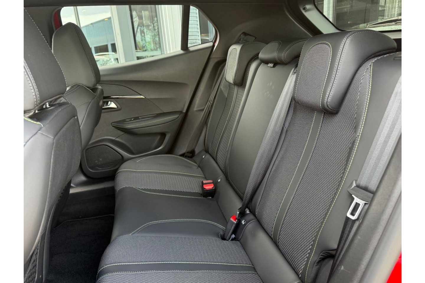 Peugeot 2008 1.2 PURETECH GT PACK AIRCO NAVI PDC-CAMERA.