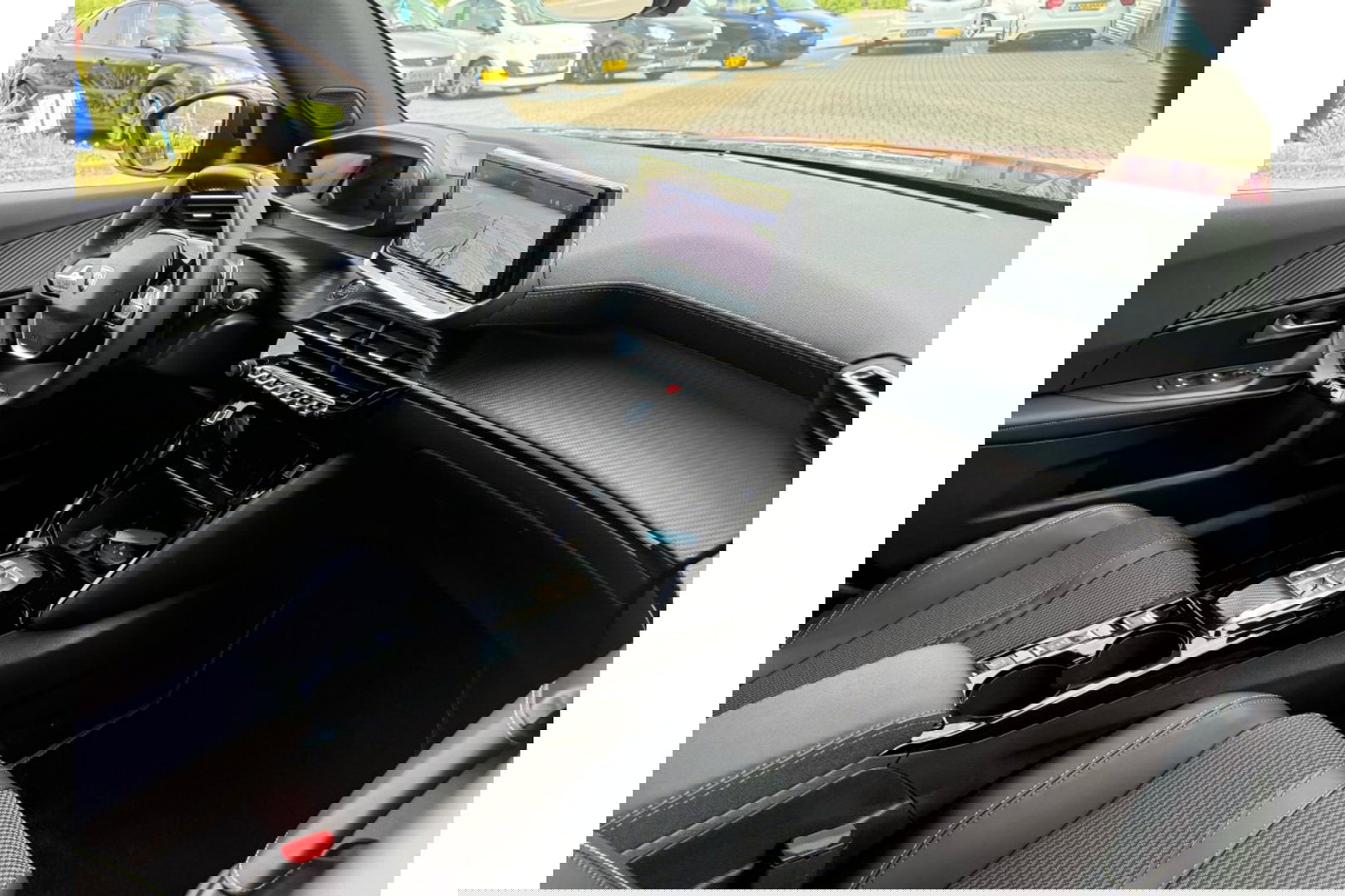 Peugeot 2008 1.2 PURETECH GT PACK AIRCO NAVI PDC-CAMERA.