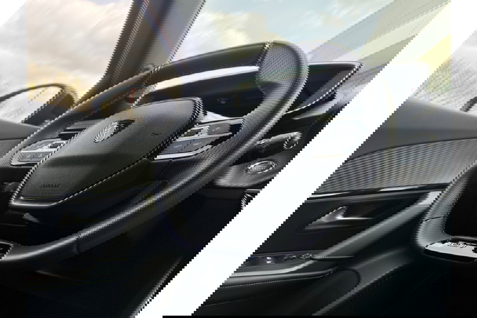 Peugeot 2008 1.2 PURETECH GT PACK AIRCO NAVI PDC-CAMERA.