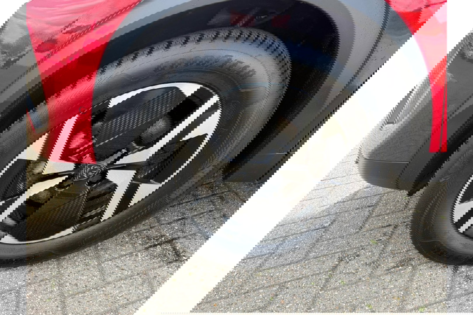 Peugeot 2008 1.2 PURETECH GT PACK AIRCO NAVI PDC-CAMERA.