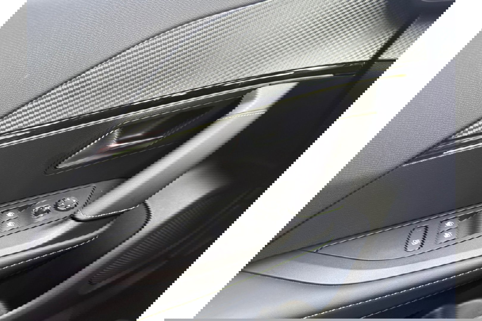 Peugeot 2008 1.2 PURETECH GT PACK AIRCO NAVI PDC-CAMERA.