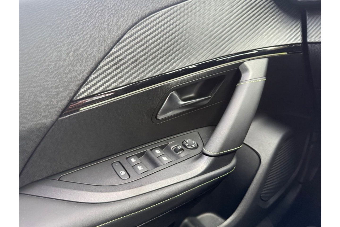 Peugeot 2008 1.2 PURETECH GT PACK AIRCO NAVI PDC-CAMERA.