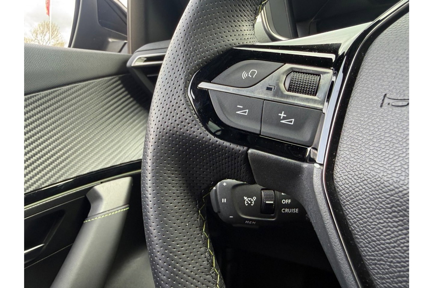 Peugeot 2008 1.2 PURETECH GT PACK AIRCO NAVI PDC-CAMERA.