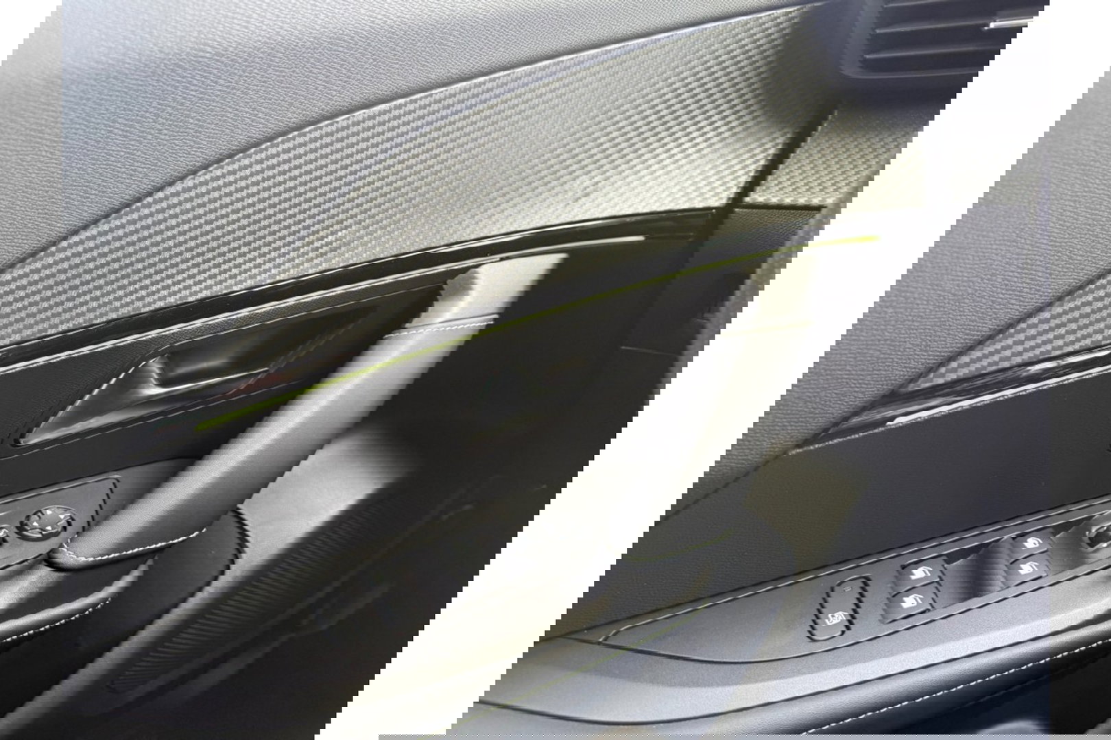 Peugeot 2008 1.2 PURETECH GT PACK 130PK AIRCO NAVI PDC-CAMERA.