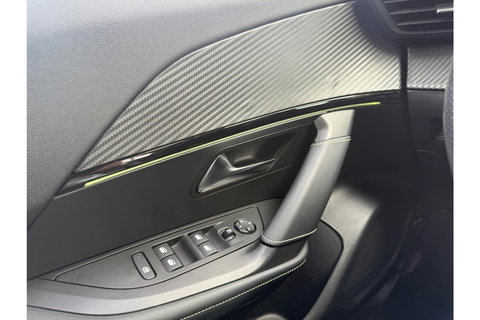 Peugeot 2008 1.2 PURETECH GT PACK 130PK AIRCO NAVI PDC-CAMERA.