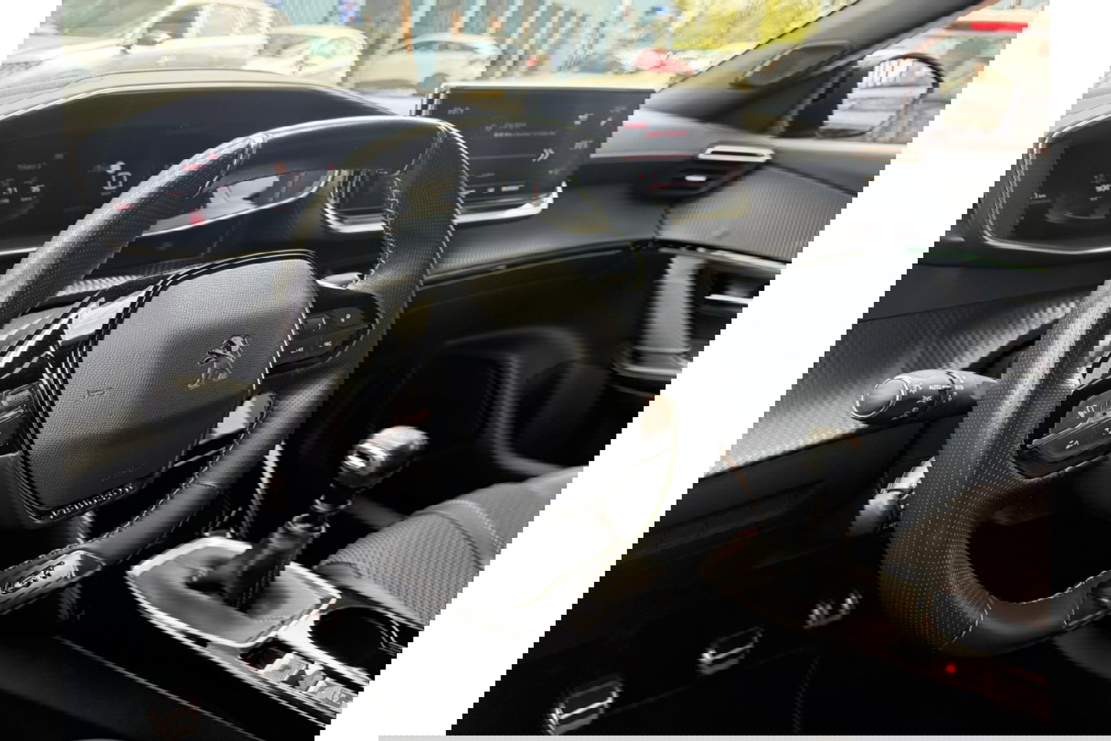 Peugeot 2008 1.2 PURETECH GT PACK 130PK AIRCO NAVI PDC-CAMERA.