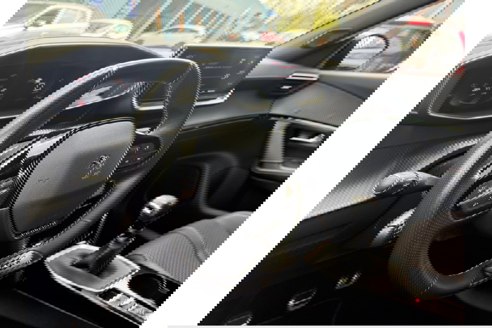 Peugeot 2008 1.2 PURETECH GT PACK 130PK AIRCO NAVI PDC-CAMERA.