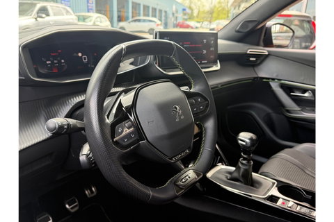 Peugeot 2008 1.2 PURETECH GT PACK 130PK AIRCO NAVI PDC-CAMERA.