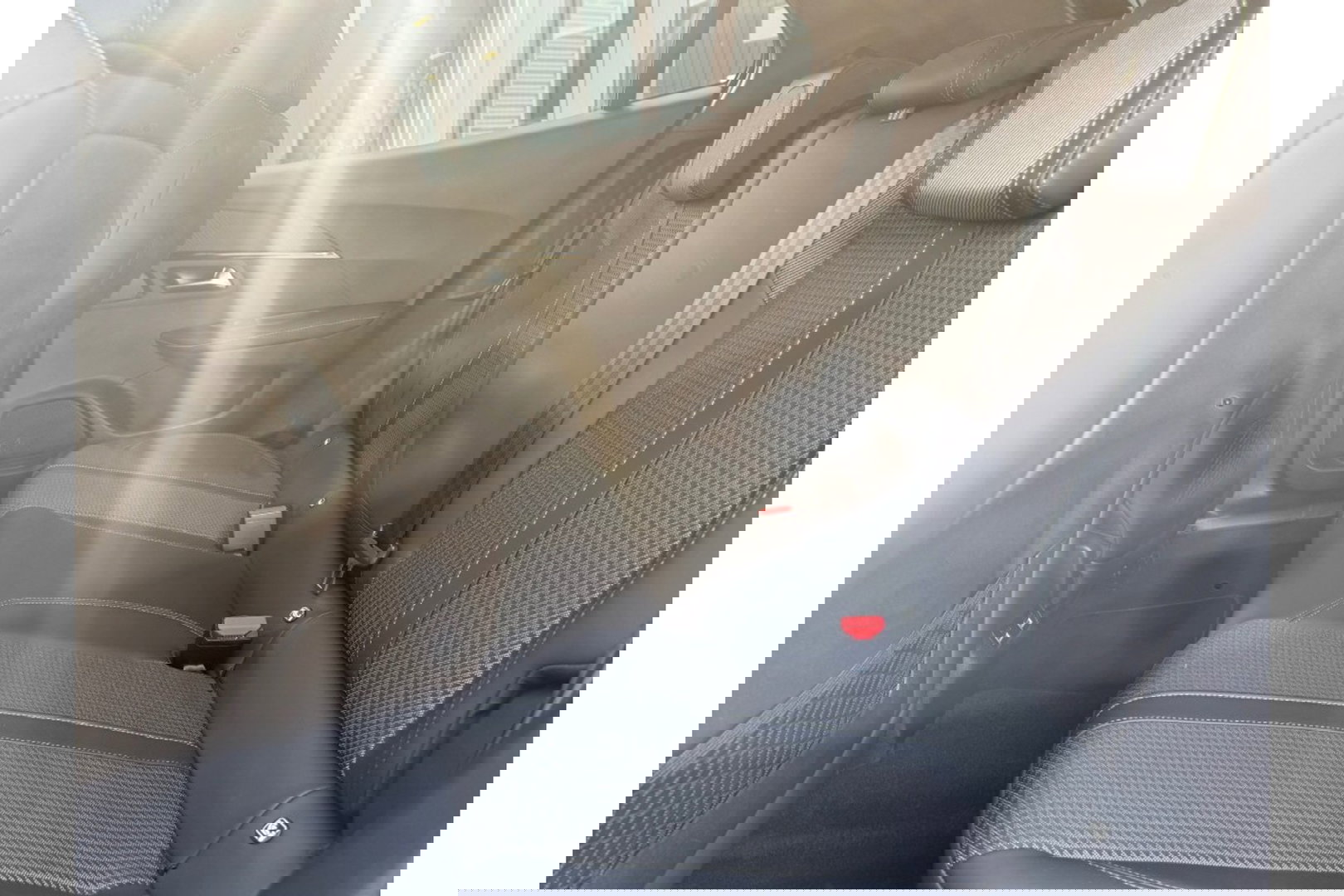 Peugeot 2008 1.2 PURETECH GT PACK 130PK AIRCO NAVI PDC-CAMERA.