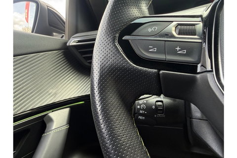 Peugeot 2008 1.2 PURETECH GT PACK 130PK AIRCO NAVI PDC-CAMERA.