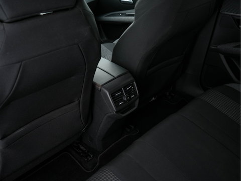 Peugeot 3008 1.2 PureTech Blue Lease Executive *NAVI-FULLMAP | DIGI-COCKPIT | SPORT-SEATS | ECC | PDC | CRUISE | CARPLAY  | PRIVACY-GLASS | TOWBAR | 17"ALU*