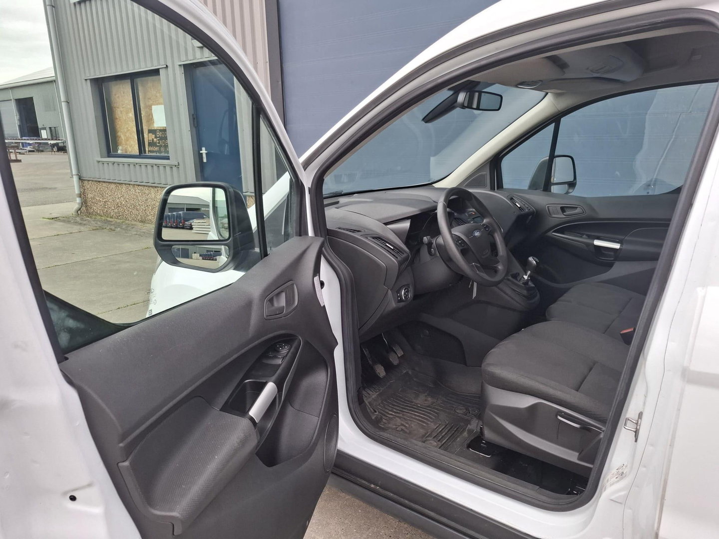 Ford Transit Connect 1.5 TDCI L2 Trend HP AIRCO / TREKHAAK / EURO 6 / 3 ZITS