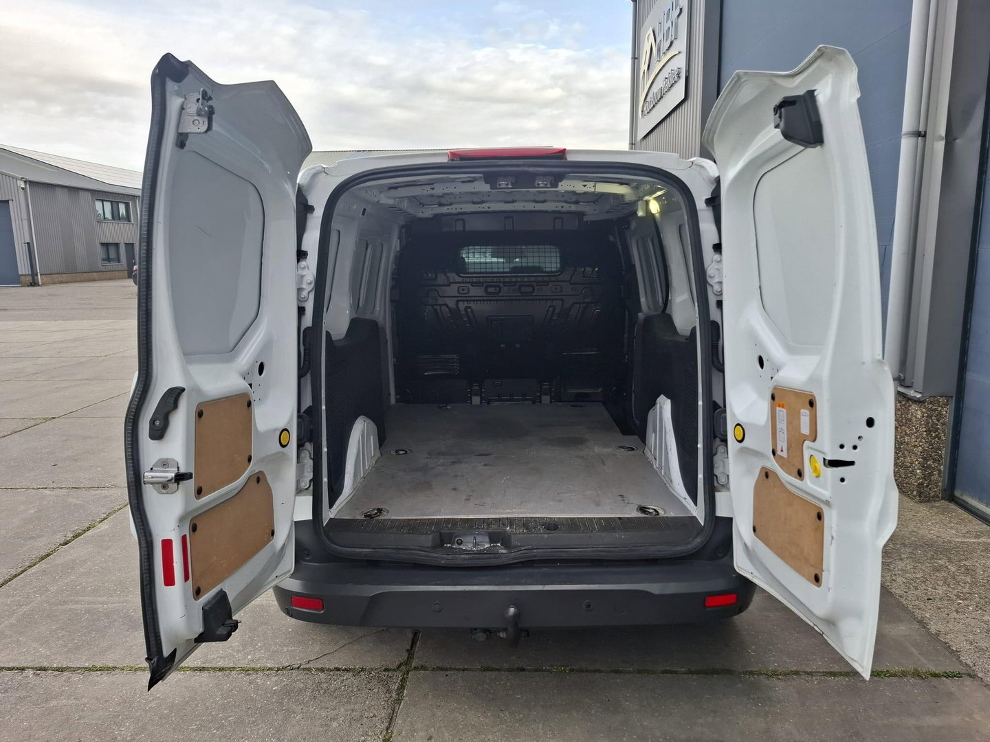 Ford Transit Connect 1.5 TDCI L2 Trend HP AIRCO / TREKHAAK / EURO 6 / 3 ZITS