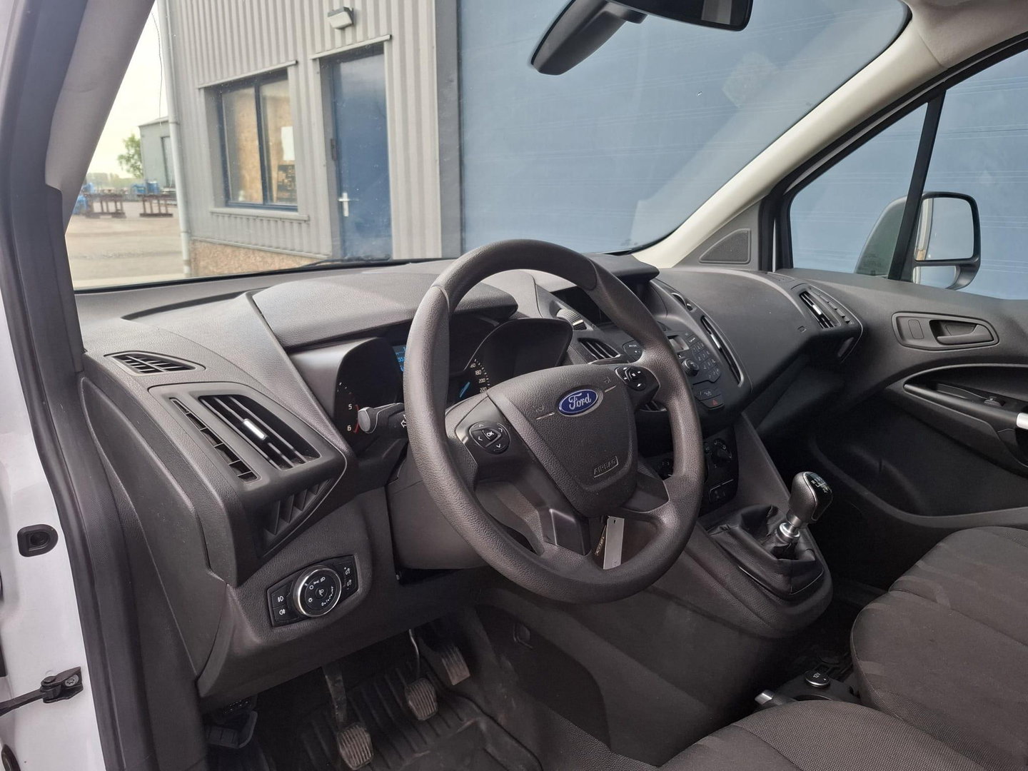 Ford Transit Connect 1.5 TDCI L2 Trend HP AIRCO / TREKHAAK / EURO 6 / 3 ZITS