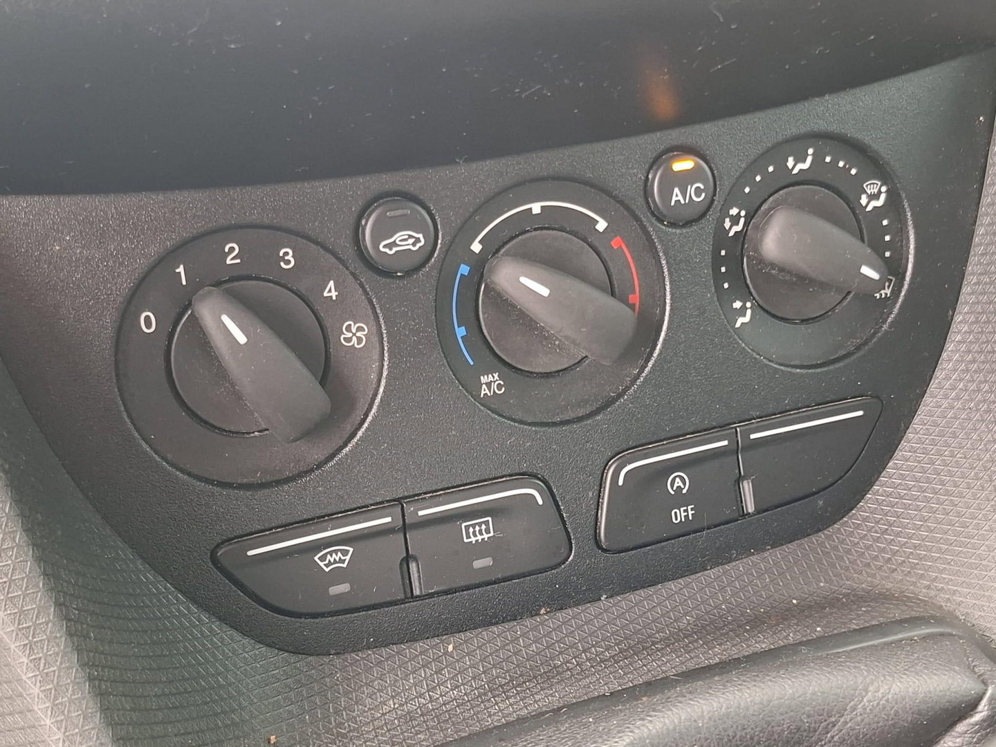 Ford Transit Connect 1.5 TDCI L2 Trend HP AIRCO / TREKHAAK / EURO 6 / 3 ZITS