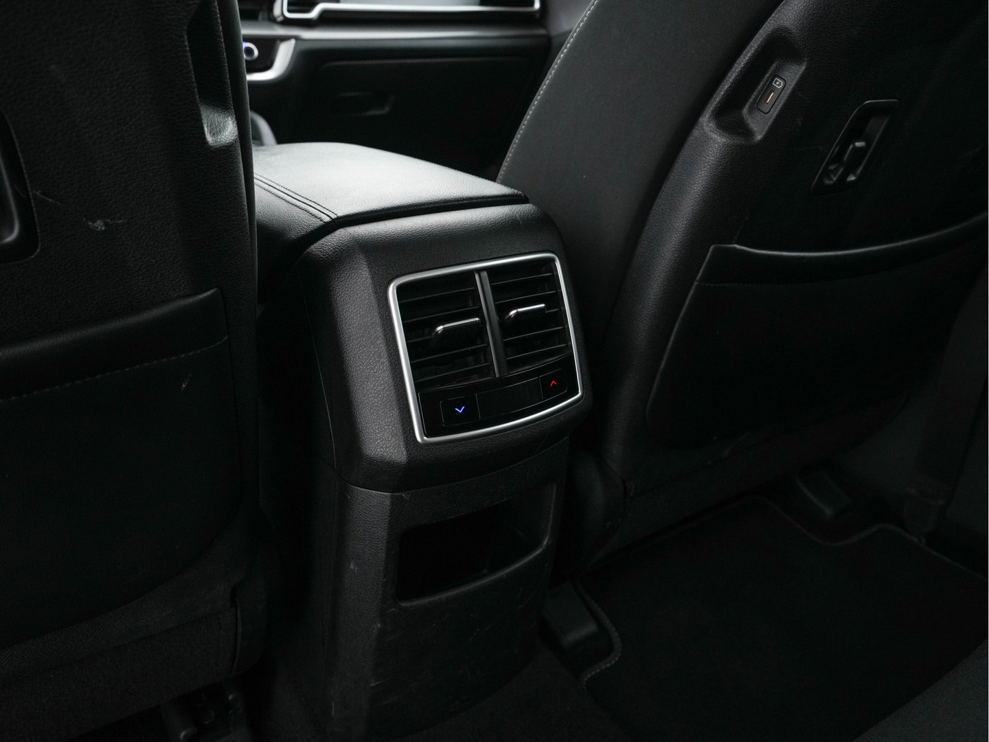 Kia Sportage 1.6 T-GDi Hybrid Dynamic-Line AWD (Plug-In) (INCL-BTW)  Aut. *FULL-LED | ADAPTIVE-CRUISE | WIDESCREEN-COCKPIT | NAVI-FULLMAP | DAB | COMFORTSEATS | ECC | SHIFTPADDLES | CAMERA | PDC | CARPLAY | 19''ALU*