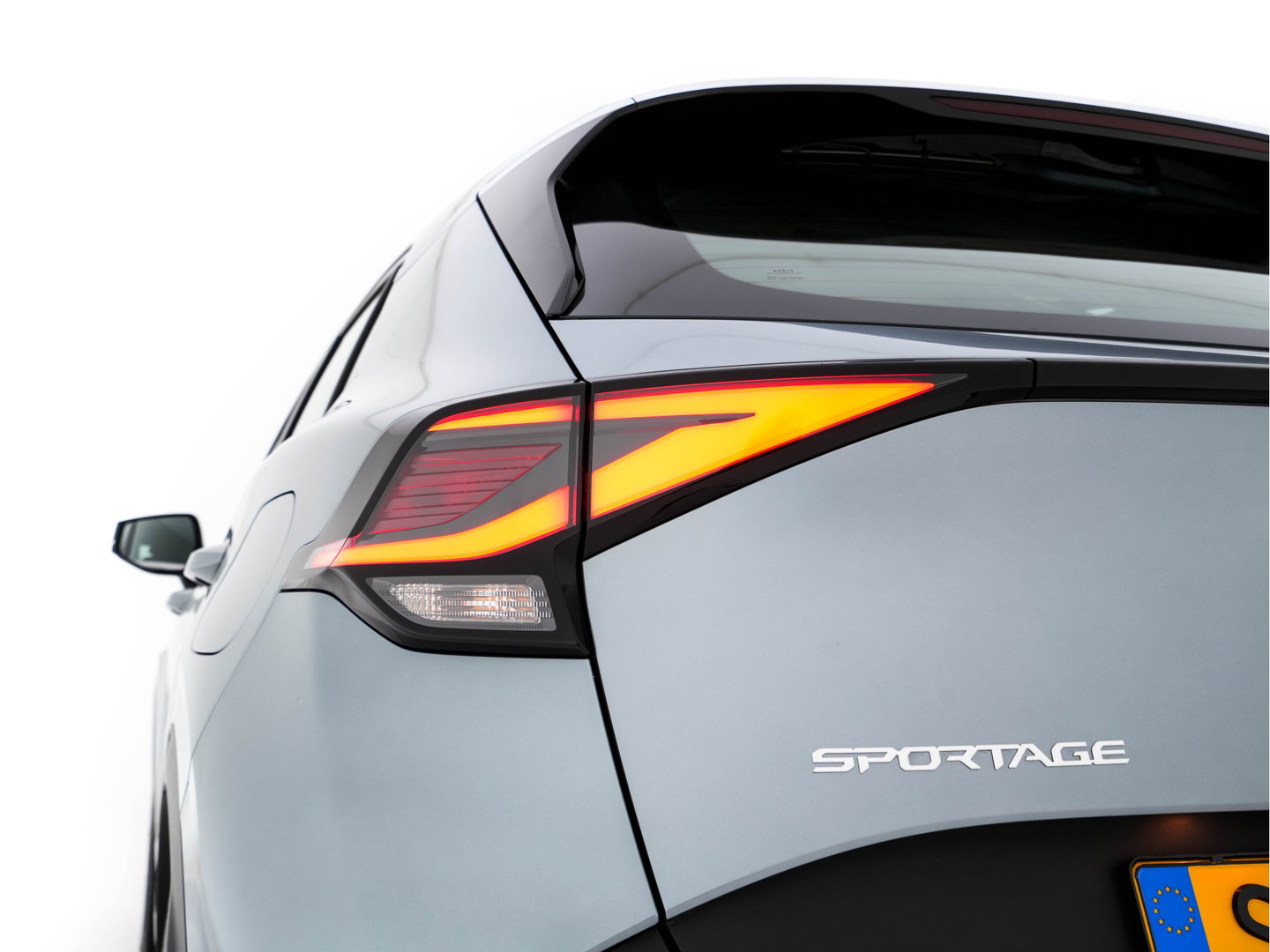 Kia Sportage 1.6 T-GDi Hybrid Dynamic-Line AWD (Plug-In) (INCL-BTW)  Aut. *FULL-LED | ADAPTIVE-CRUISE | WIDESCREEN-COCKPIT | NAVI-FULLMAP | DAB | COMFORTSEATS | ECC | SHIFTPADDLES | CAMERA | PDC | CARPLAY | 19''ALU*