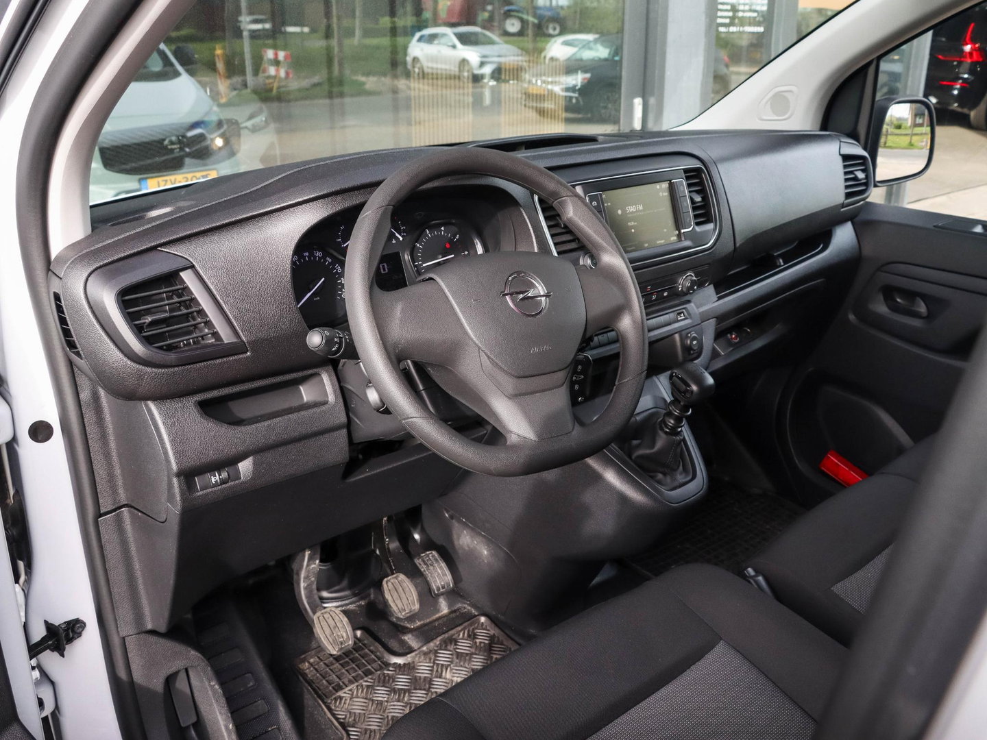 Opel Vivaro 2.0 CDTI 145 L3 Airco | 3 zitpl. | 8.900km | Camera | Laadruimtebetimmering