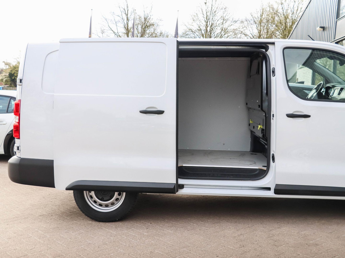 Opel Vivaro 2.0 CDTI 145 L3 Airco | 3 zitpl. | 8.900km | Camera | Laadruimtebetimmering