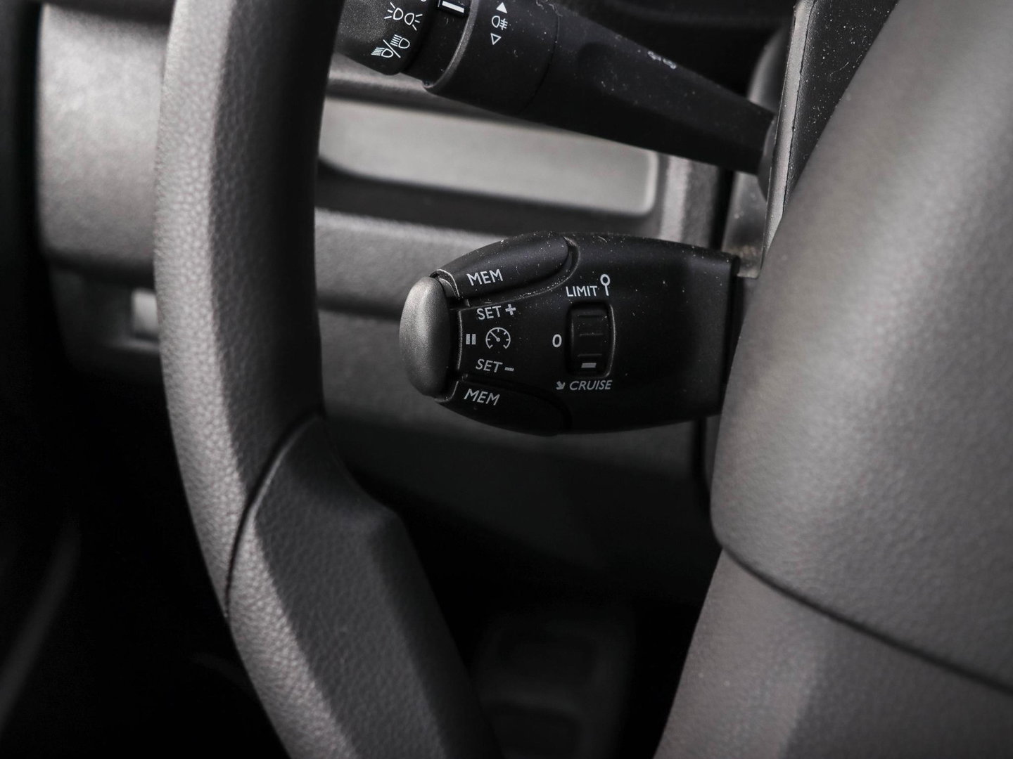 Opel Vivaro 2.0 CDTI 145 L3 Airco | 3 zitpl. | 8.900km | Camera | Laadruimtebetimmering