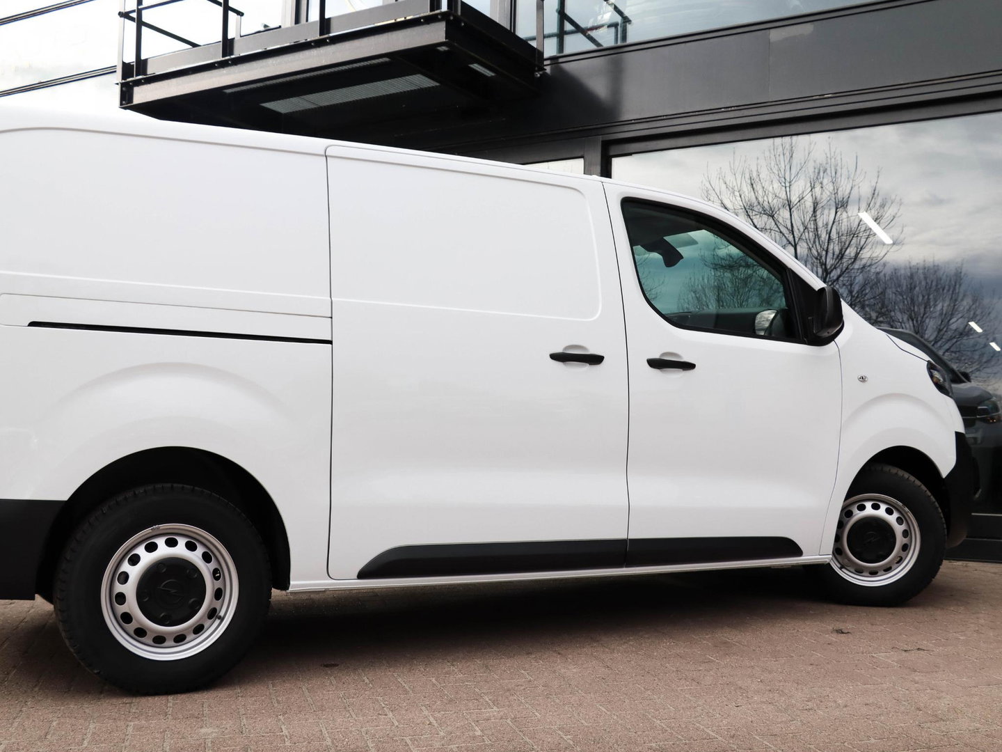 Opel Vivaro 2.0 CDTI 145 L3 Airco | 3 zitpl. | 8.900km | Camera | Laadruimtebetimmering