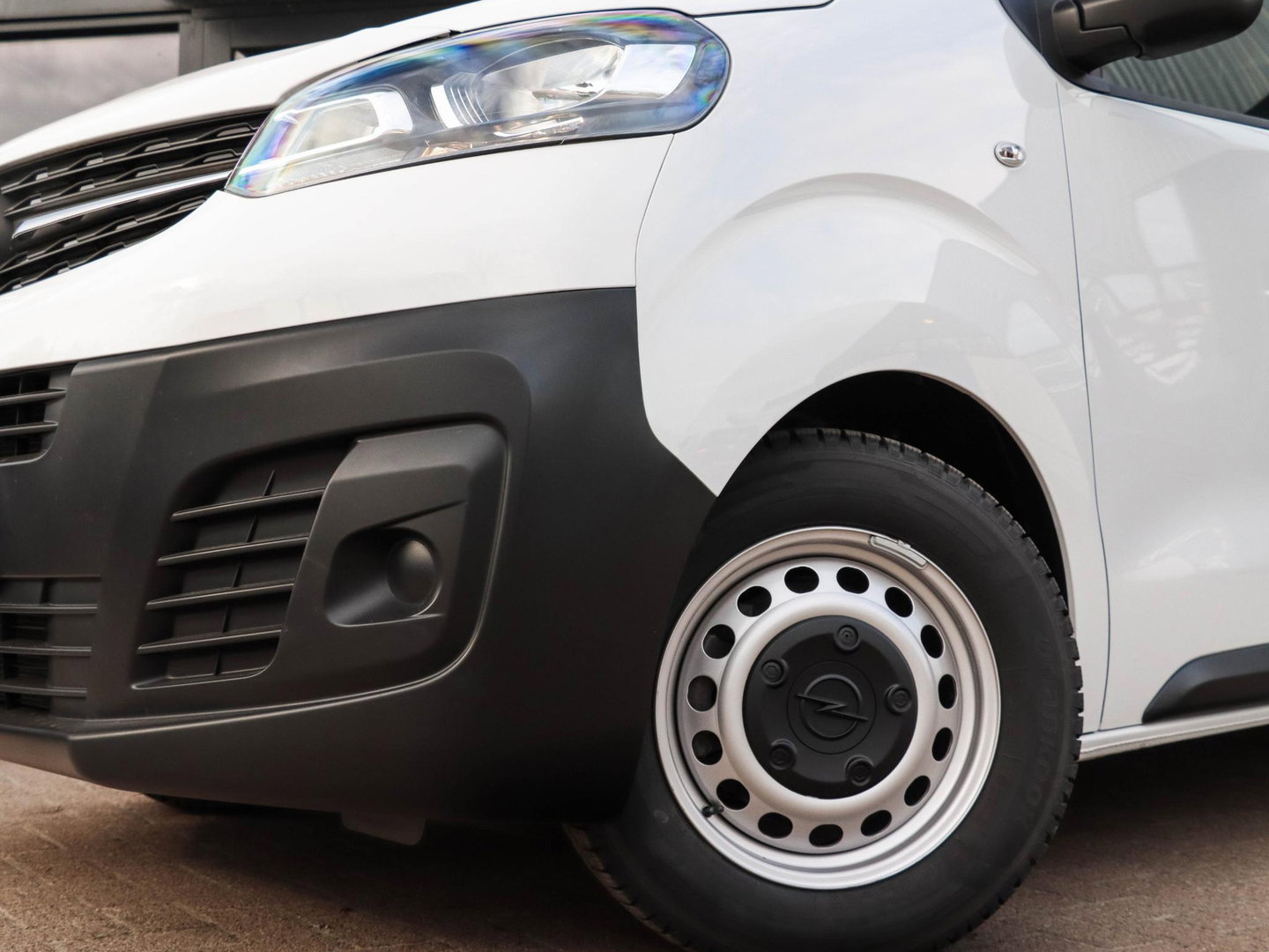 Opel Vivaro 2.0 CDTI 145 L3 Airco | 3 zitpl. | 8.900km | Camera | Laadruimtebetimmering