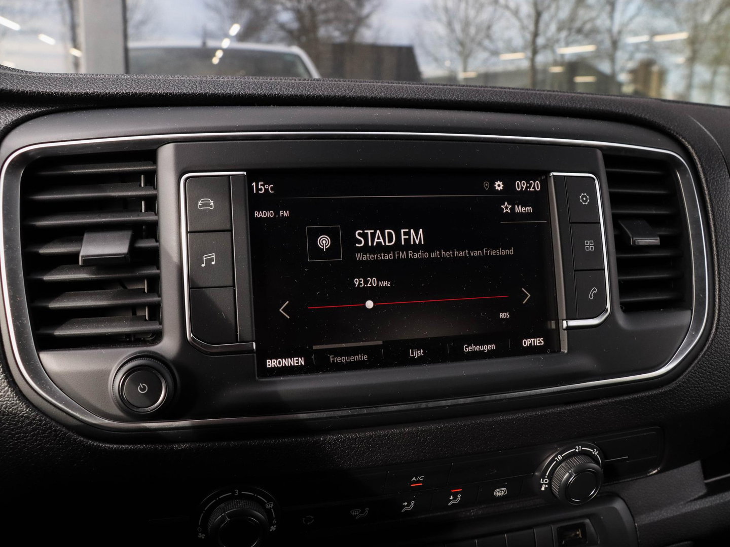 Opel Vivaro 2.0 CDTI 145 L3 Airco | 3 zitpl. | 8.900km | Camera | Laadruimtebetimmering