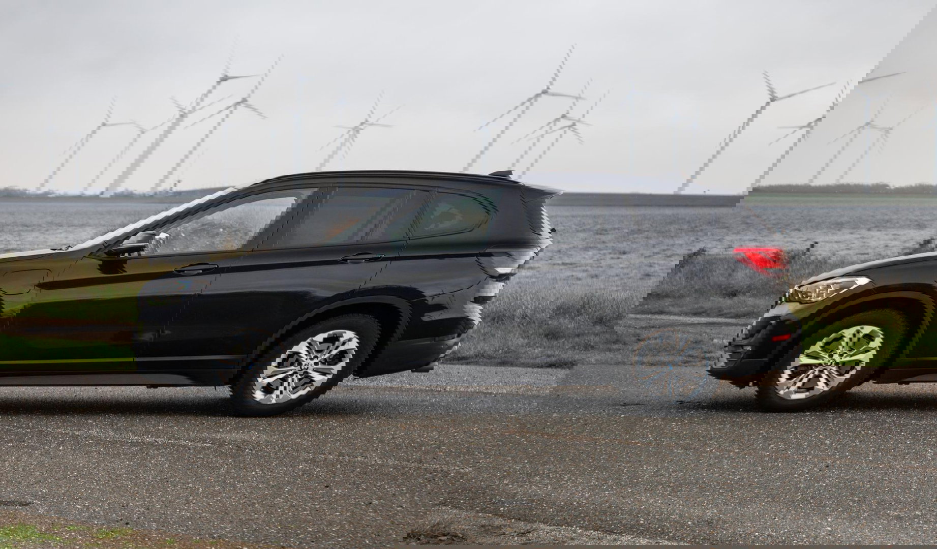 BMW X1 xDrive25e Executive CAMERA / CARPLAY / HEAD UP DISPLAY / LEDER / LED / CRUISE CONTROLE / STOELVERWARMING