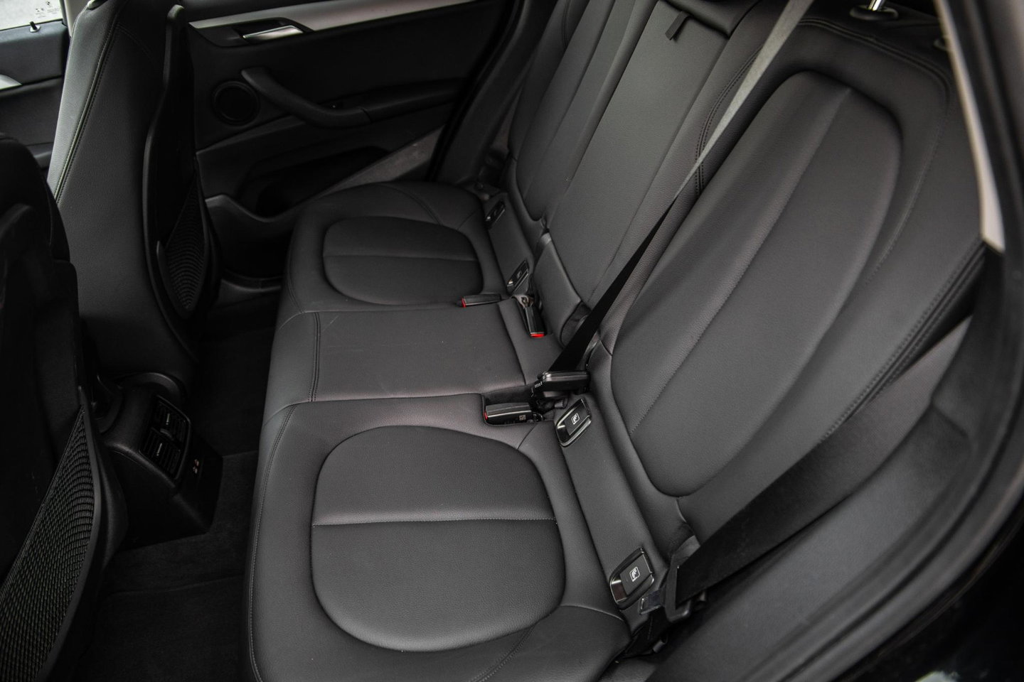 BMW X1 xDrive25e Executive CAMERA / CARPLAY / HEAD UP DISPLAY / LEDER / LED / CRUISE CONTROLE / STOELVERWARMING