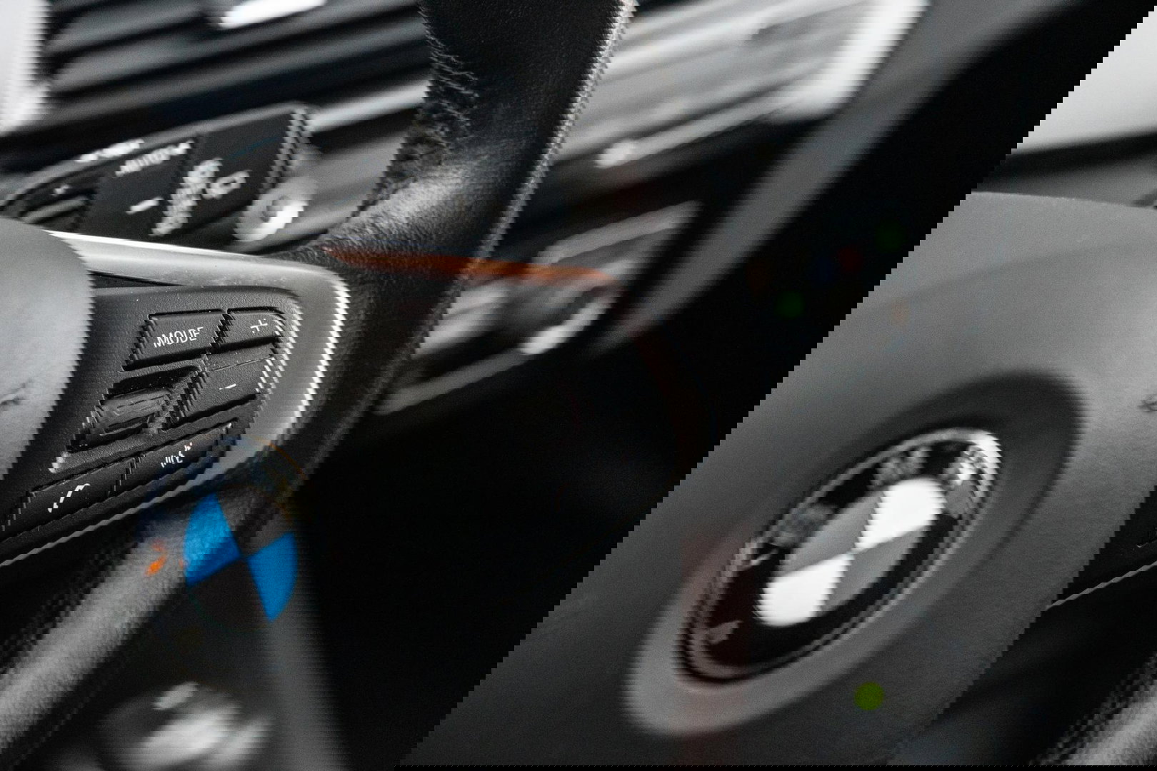 BMW X1 xDrive25e Executive CAMERA / CARPLAY / HEAD UP DISPLAY / LEDER / LED / CRUISE CONTROLE / STOELVERWARMING